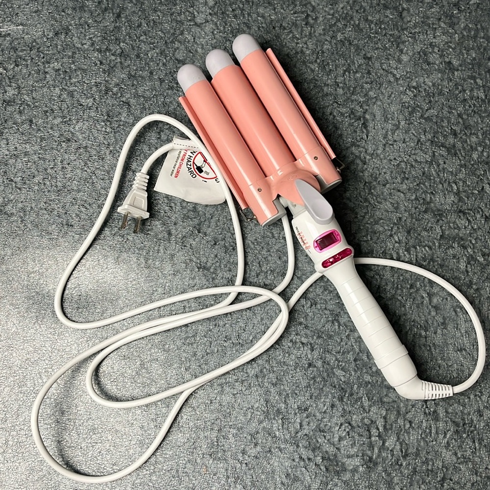 🥰🥰🥰LAST CHANCE ITEM. INSERT NAME TRIPLE BARREL BEACH WAVER IRON